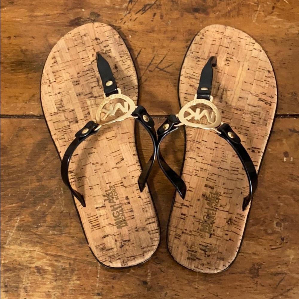 Micheal Kors thong sandals size 8